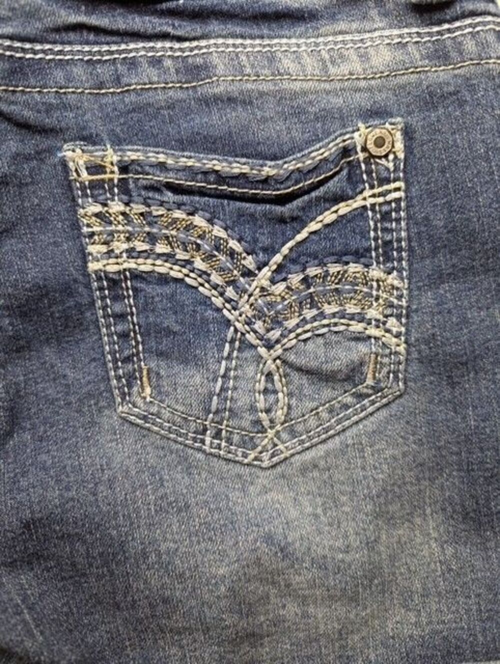 WallFlower Juniors Size 3 Denim Shorts Y2K Embroidered Pockets Stretch Cuffed - Picture 7 of 7